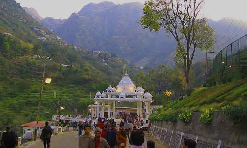 Why Book a Vaishno Devi Tour Package from Delhi with Uppal Travels?